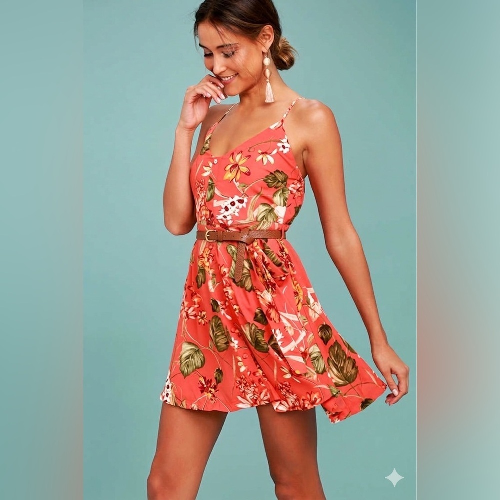 Lulu's Ulani Rusty Rose Floral Print Skater Dress
Size M missing tie sash belt